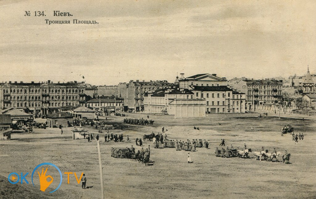 Базарная          Троицкая          площадь,          справа          Троицкая          церковь.          Открытка          1890-х          годов