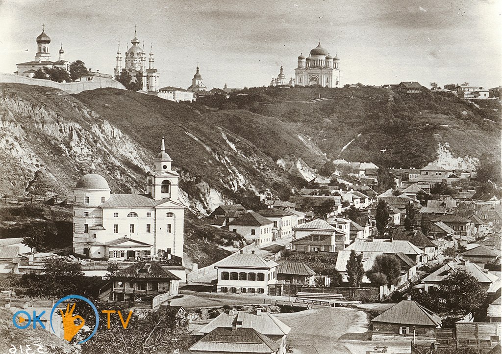 Крестовоздвиженская          церковь          и          Воздвиженская          улица.          1880-е          годы