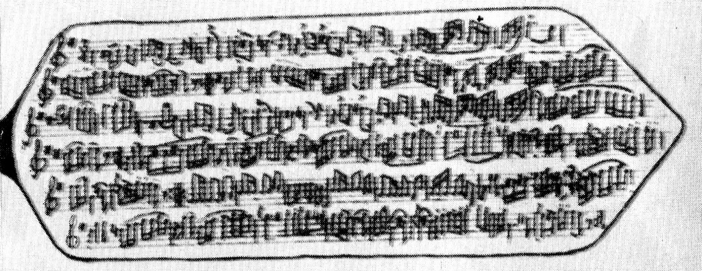 Увеличенный          фотоснимок          нотной          записи          полонеза          Огинского          на          листочке          хризантемы