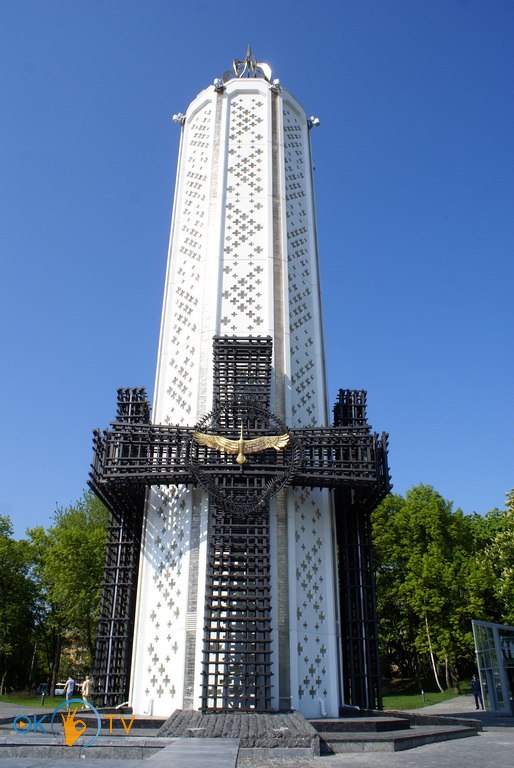 Памятник-часовня          на          Мемориале          жертвам          Голодоморов.          2011          год