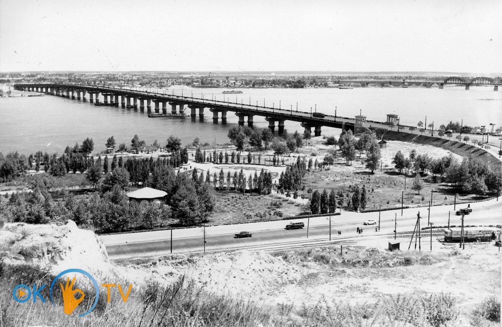 Молодой          парк          возле          моста          Патона.          1956          год