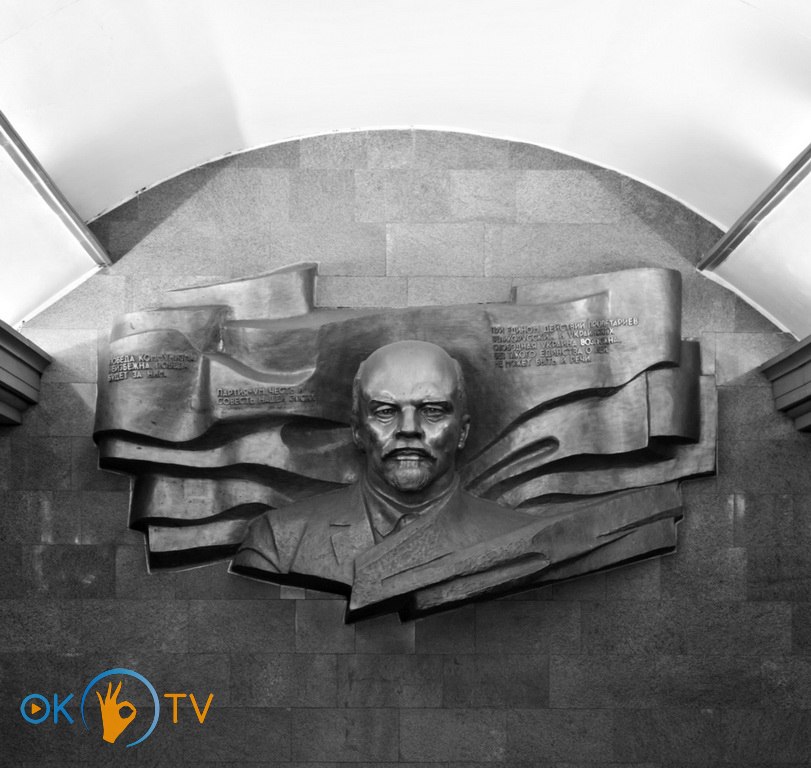 Бюст          Ленина          в          торце          центрального          зала.          2000-е          годы