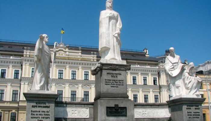 Памятники в Киеве