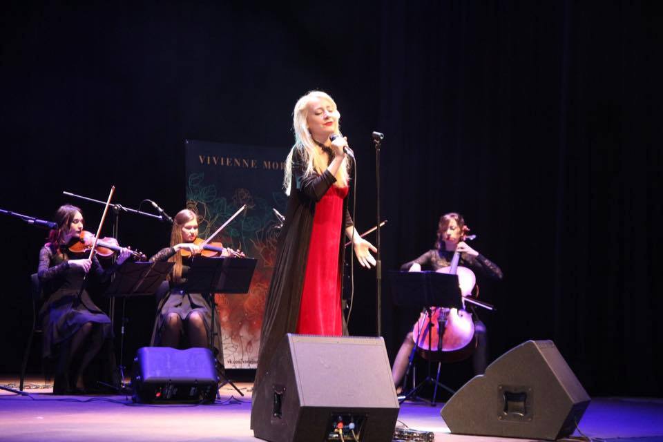 VIVIENNE MORT и струнный квартет Black Tie