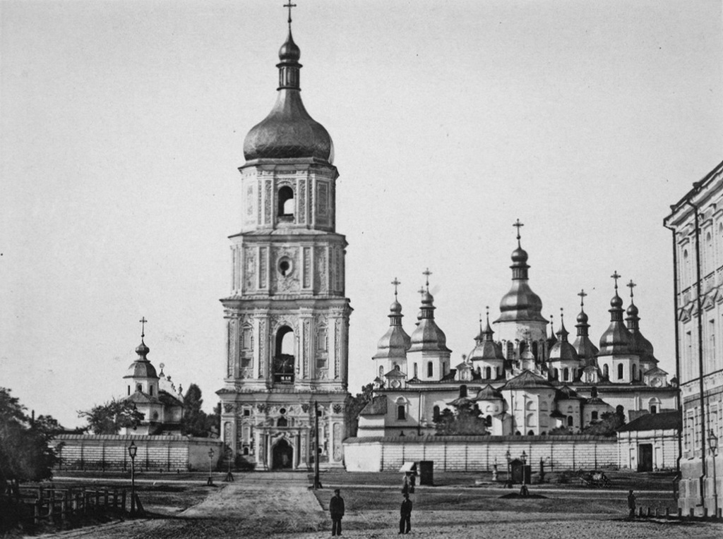Стены          Софийского          монастыря          со          стороны          Софийской          площади.          1880-е          годы