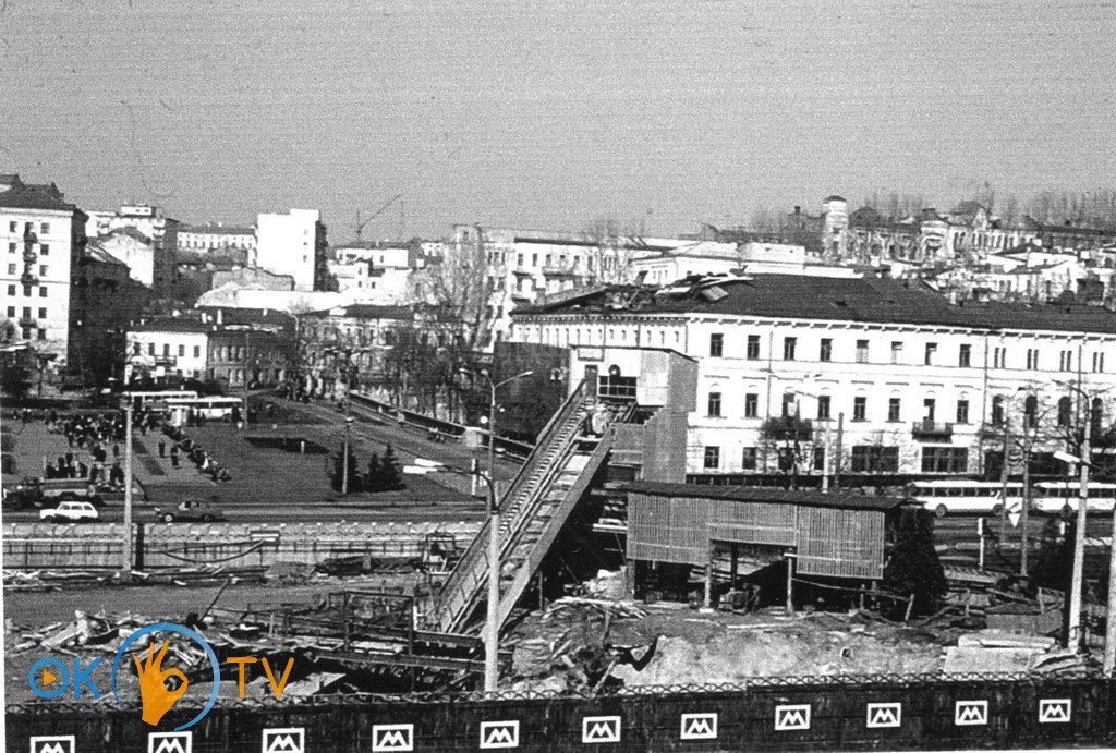Будівництво          метро          на          площі.          1971          рік