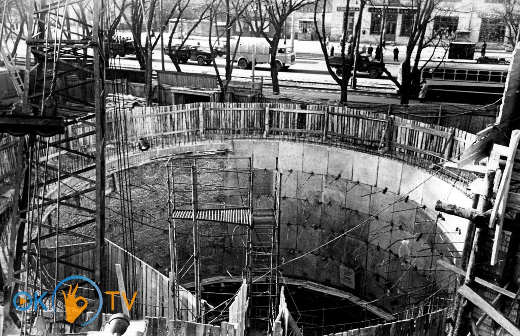 Строительство          промежуточного          вестибюля          станции          Завод          Большевик.          Март          1961          года