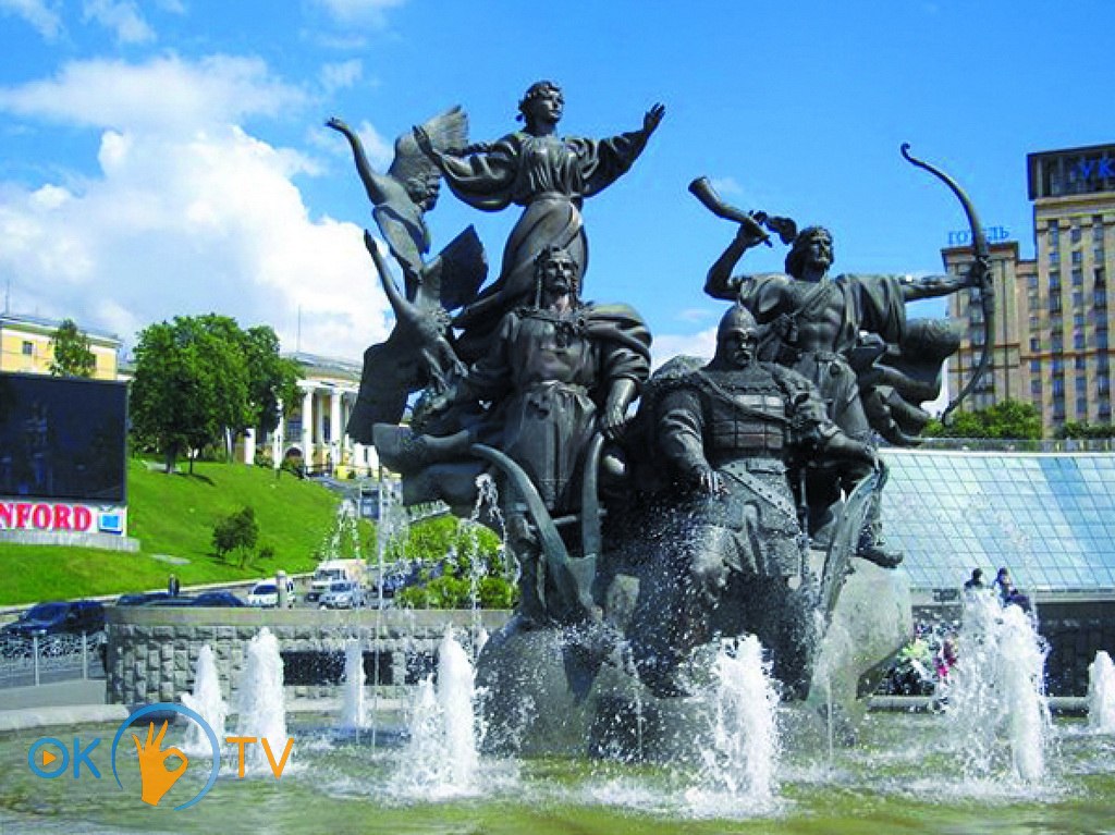 Памятник-фонтан          на          Майдане          Незалежности