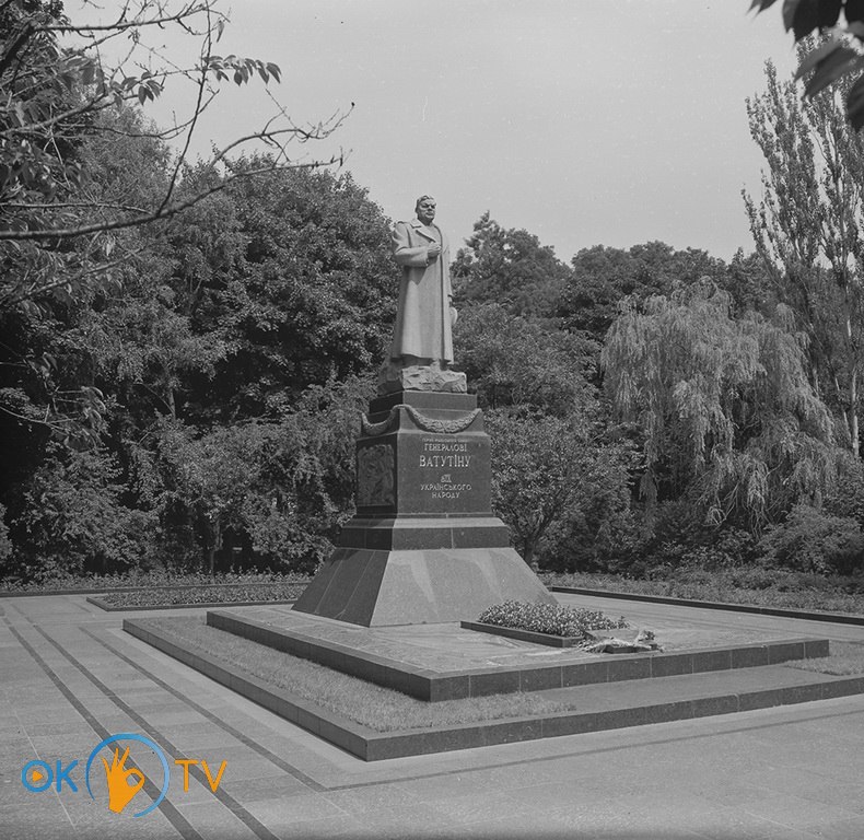 Пам'ятник          генералу          Ватутіну          на          місці          його          поховання.          1981          рік