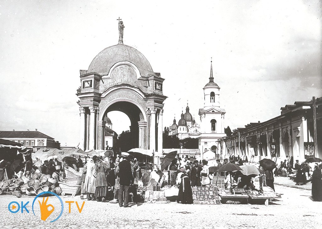 Базар          на          Контрактовій          площі,          праворуч          Гостиний          двір.          1880-і          роки