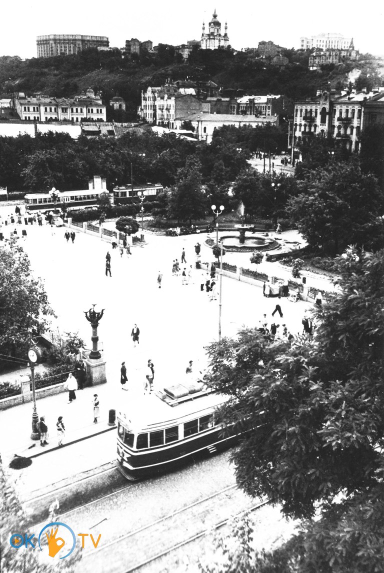 Червона                    (Контрактова)          площа          до          будівництва                    метро.          Кінець          1960-х          років