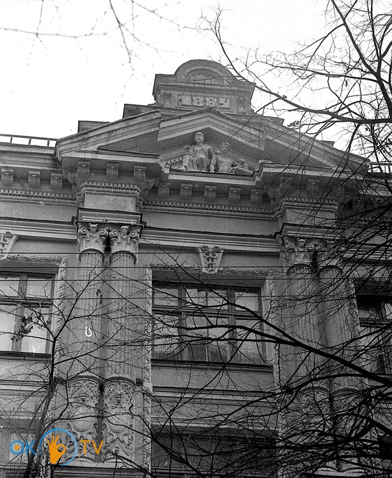 Фронтон          здания          с          датой          1884.          1970-е          годы