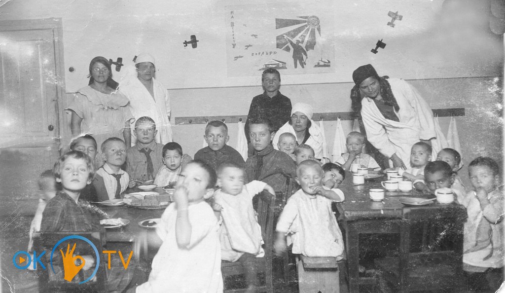 Обед          в          арсенальском          детском          саду.          1920-е          годы