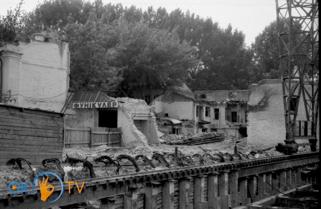Знесення          будинку          по          вулиці          Жданова,          74,          де          був          вхід          до          фунікулеру.          Перша          половина          1970-х          років