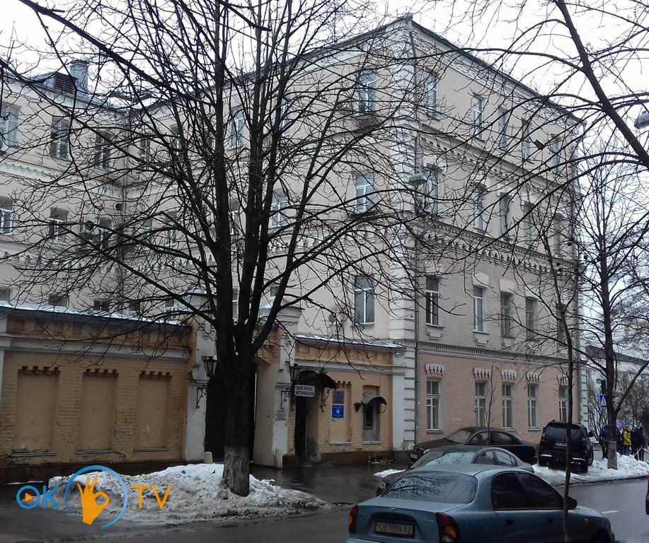 Боковой          фасад          главного          корпуса          бывшего          училища          слепых          со          стороны          Крепостного          переулка.          2018          год