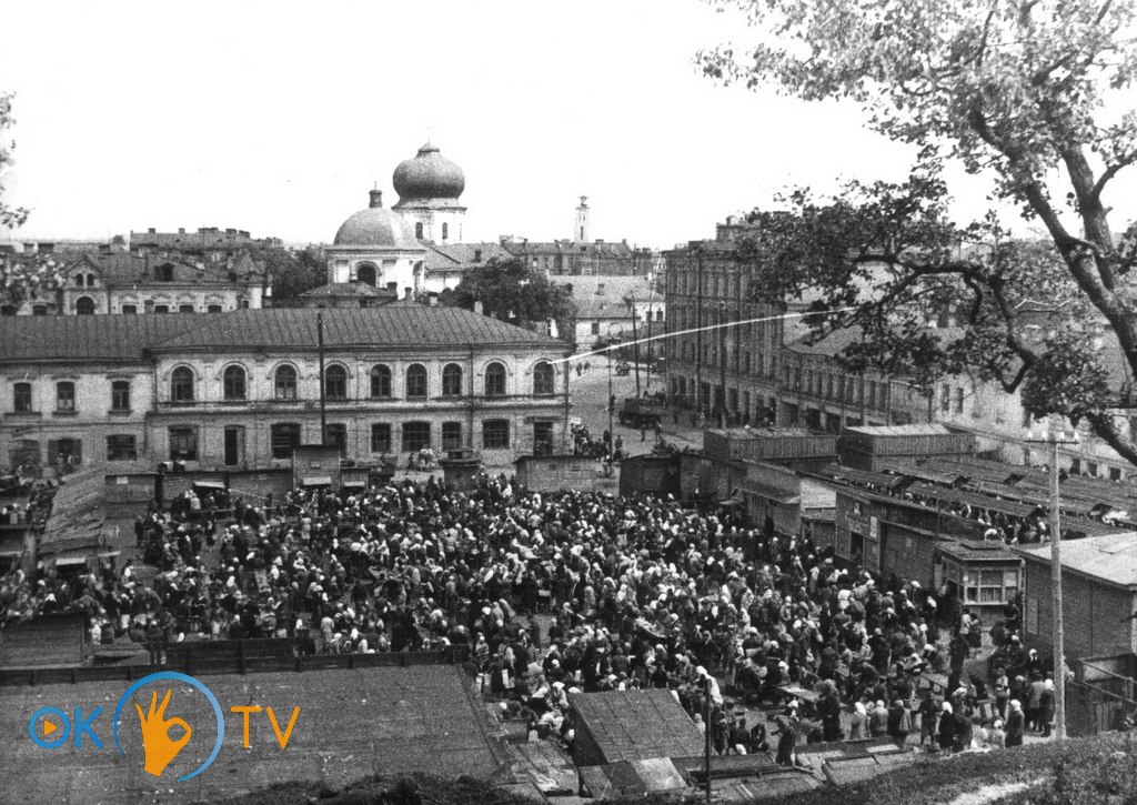 Частина          Житнього          базару          між          Верхнім          Валом          і          вулицею          Хорива.          1946          рік