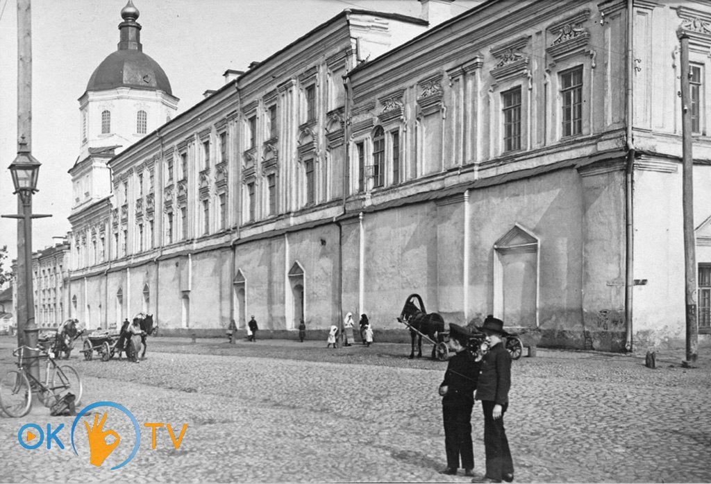 Вигляд          староакадемічного          корпусу          з          боку          вулиці          Григорія          Сковороди.          1900-ті          роки