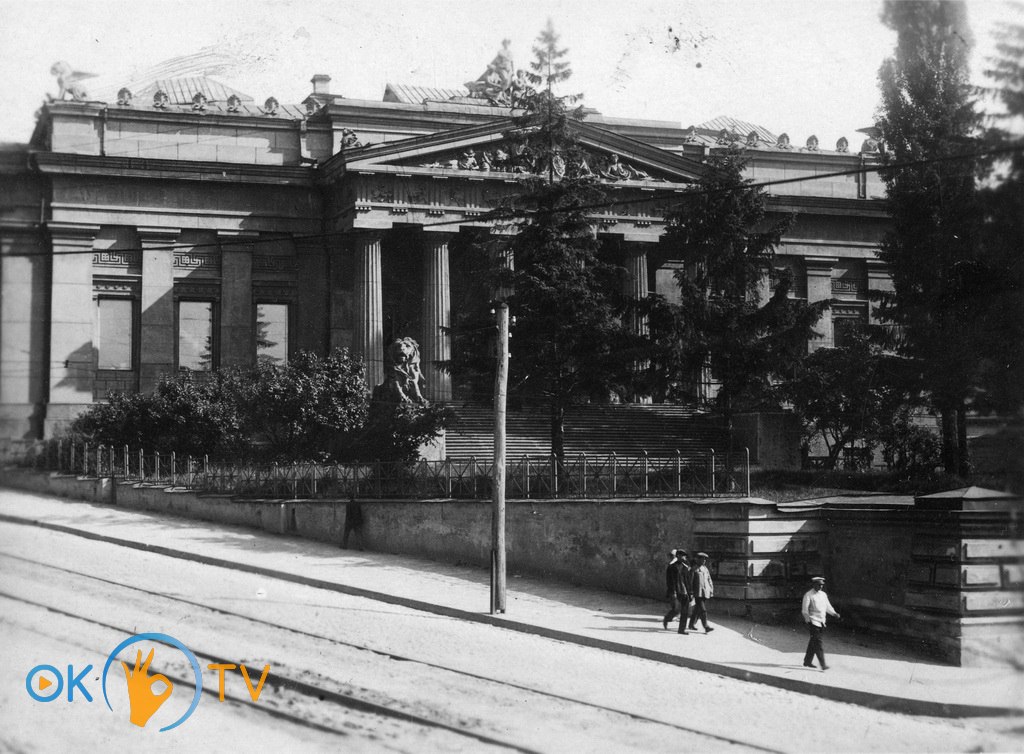 Всеукраїнський          історичний          і          Державний          музей          українського          мистецтва.          1930-і          роки