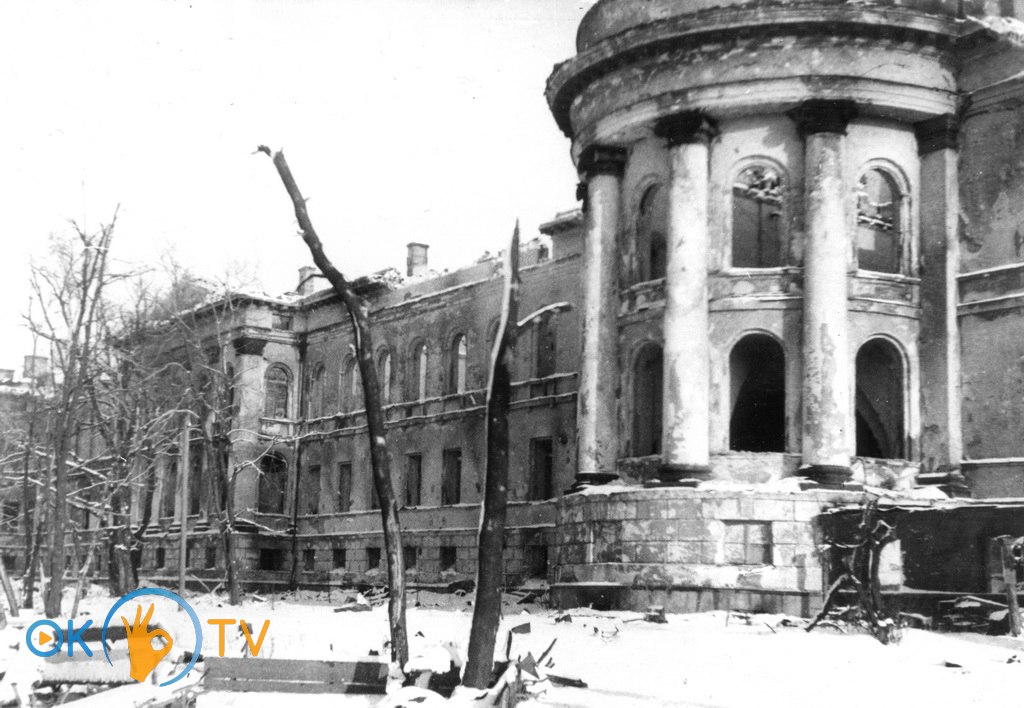 Зруйнована          будівля          червоного          корпусу.          1944          рік