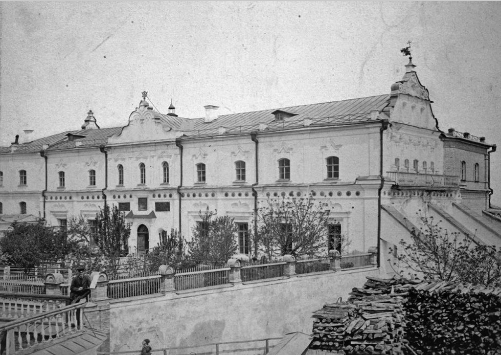 Корпус          лаврської          друкарні          з          південного          боку.          1890-і          роки
