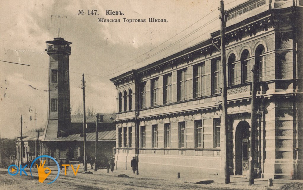 Каланча          і          будівля          депо          Вільного          пожежного          товариства          (ліворуч).          Листівка          початку          ХХ          століття