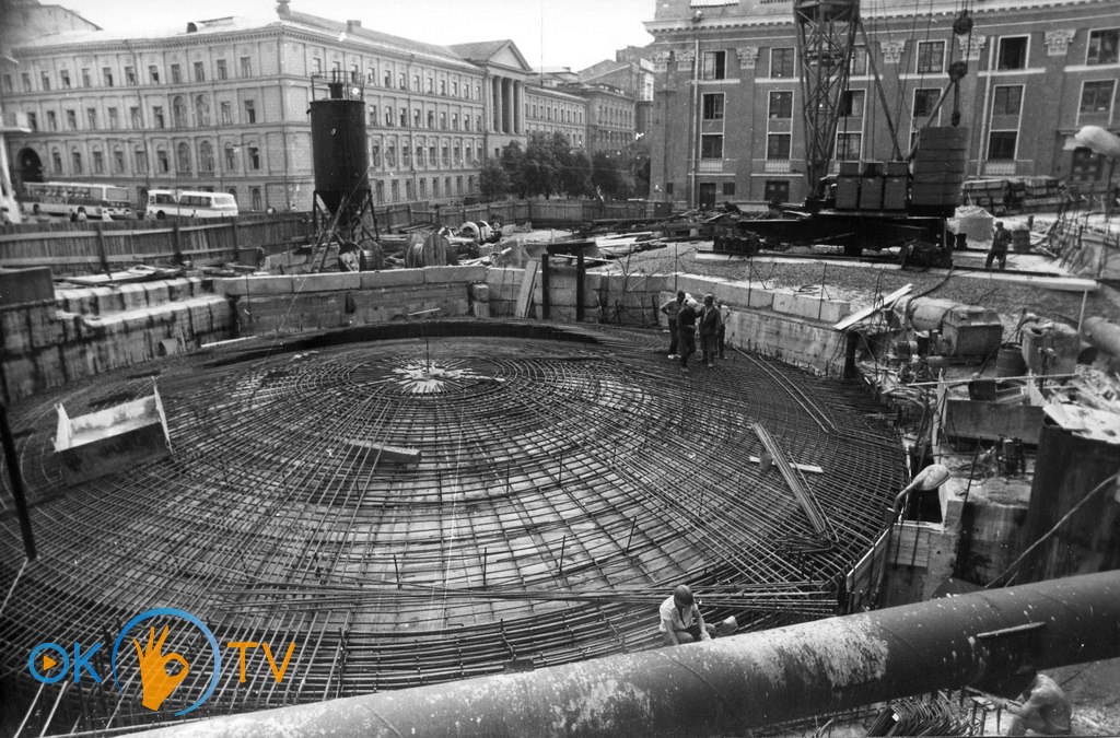 Строительство          купола          станции          метро          Ленинская.          Июль          1987          года
