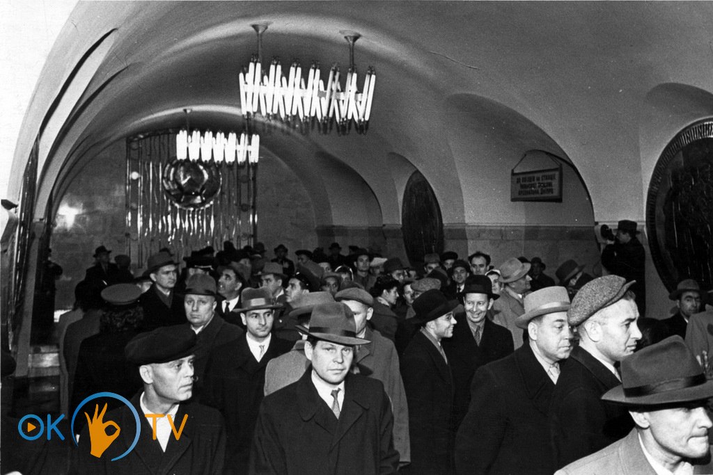 Центральна          зала          із          гербом          УРСР          у          торці.          6          жовтня          1960          року