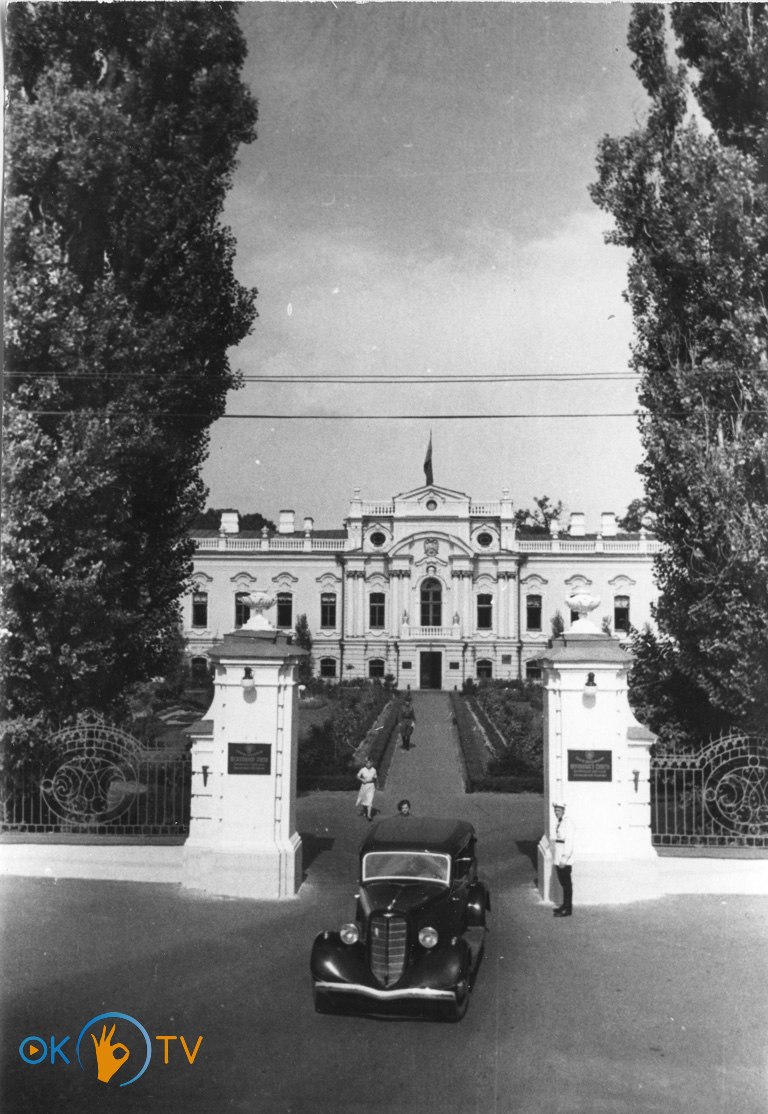 Верховна          Рада          УРСР          у          колишньому          Царському          палаці.          1930-ті          роки