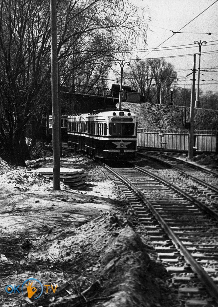 Трамвай          під          Повітрофлотським          шляхопроводом.          1960-ті          роки