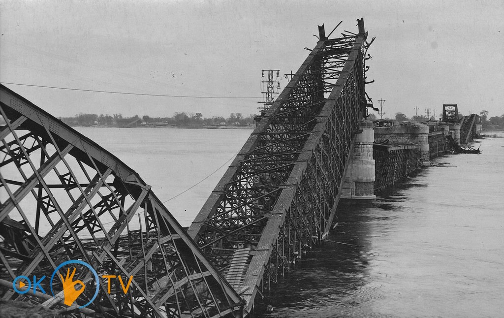 Взорванный          советскими          войсками          железнодорожный          мост.          1941          год