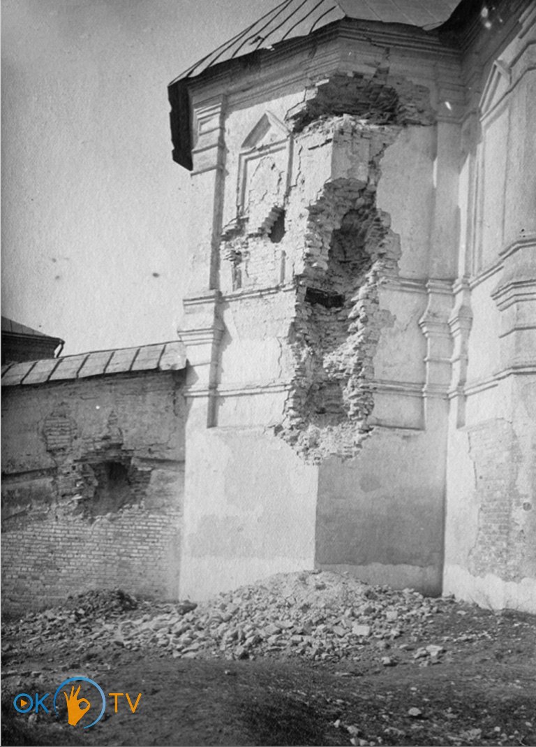 Сліди          від          снарядів          гармат          Муравйова          на          стінах          Мазепинської          вежі.          1918          рік