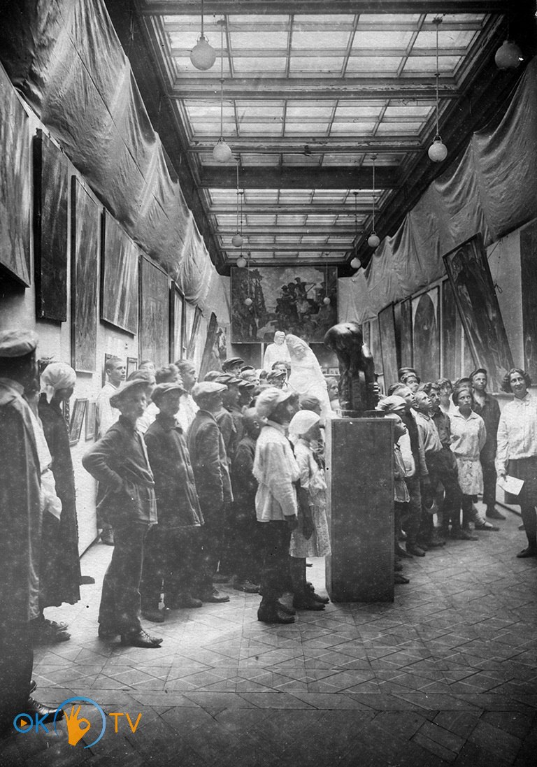 Екскурсія          в          Київській          картинній          галереї.          1920-ті          роки