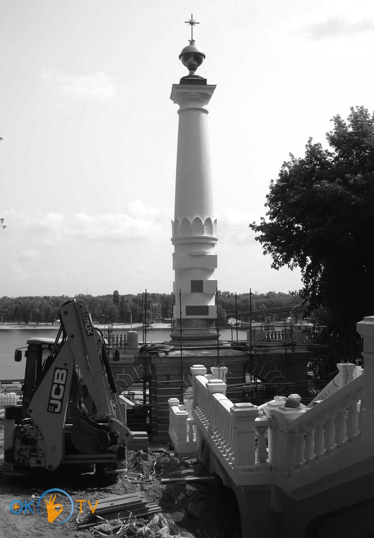 Ремонт          лестницы          и          памятника.          2013          год
