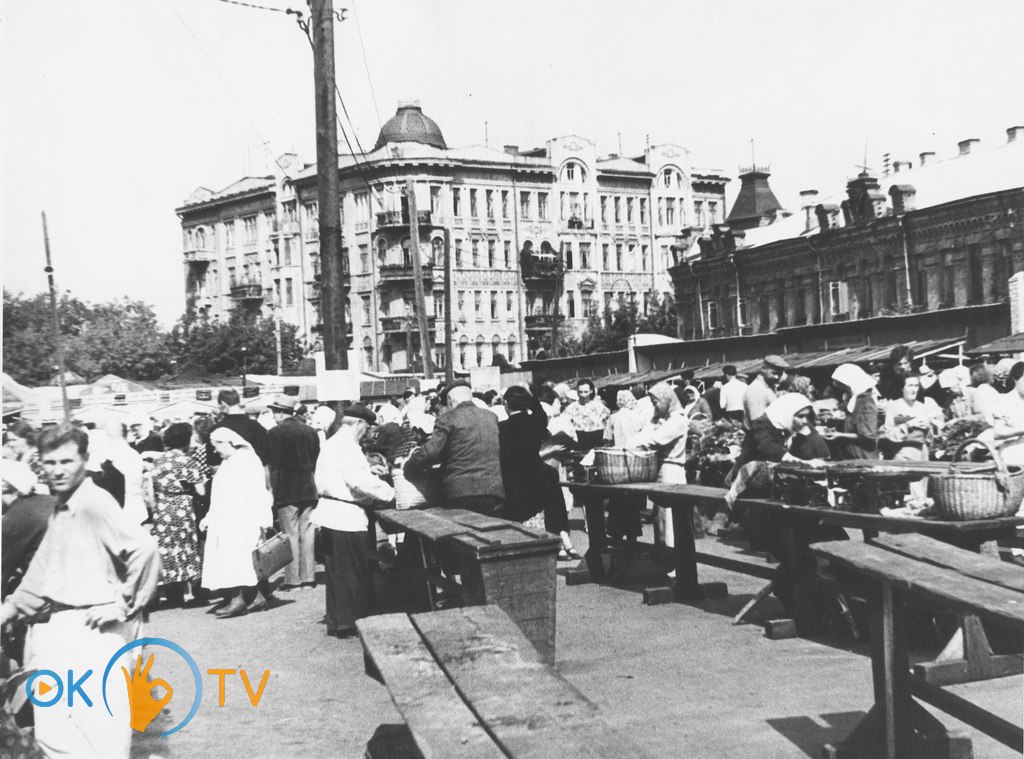 Сінний          базар          на          Львівській          площі.          1956          рік