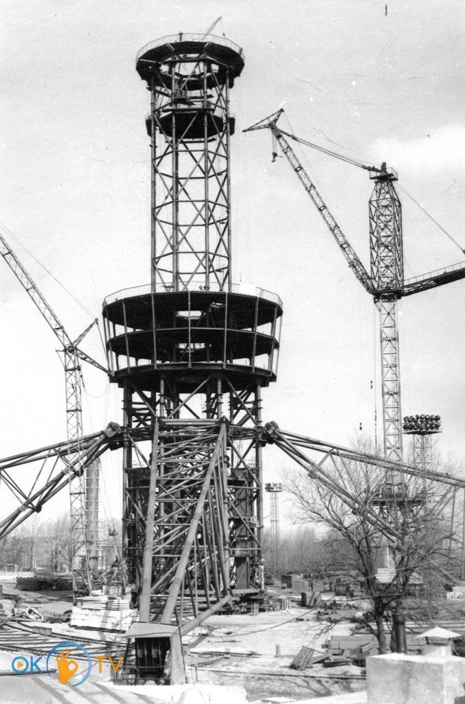 Этапы          строительства          телебашни          на          Сырце.          Конец          1960-х          годов