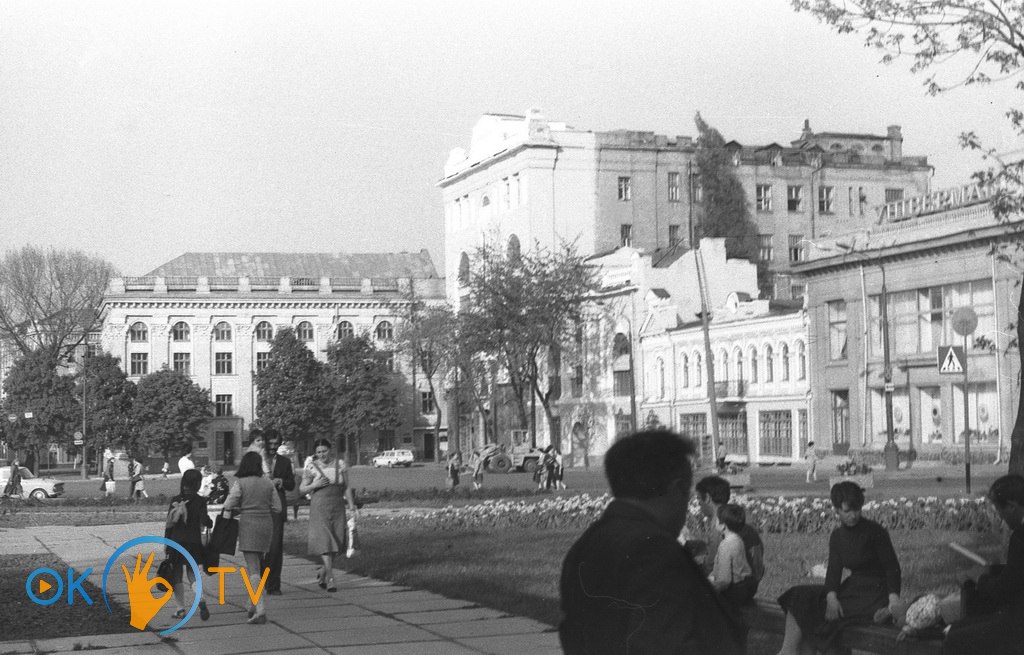 Сквер          на          Красной          (Контрактовой)          площади.          Конец          1970-х          годов