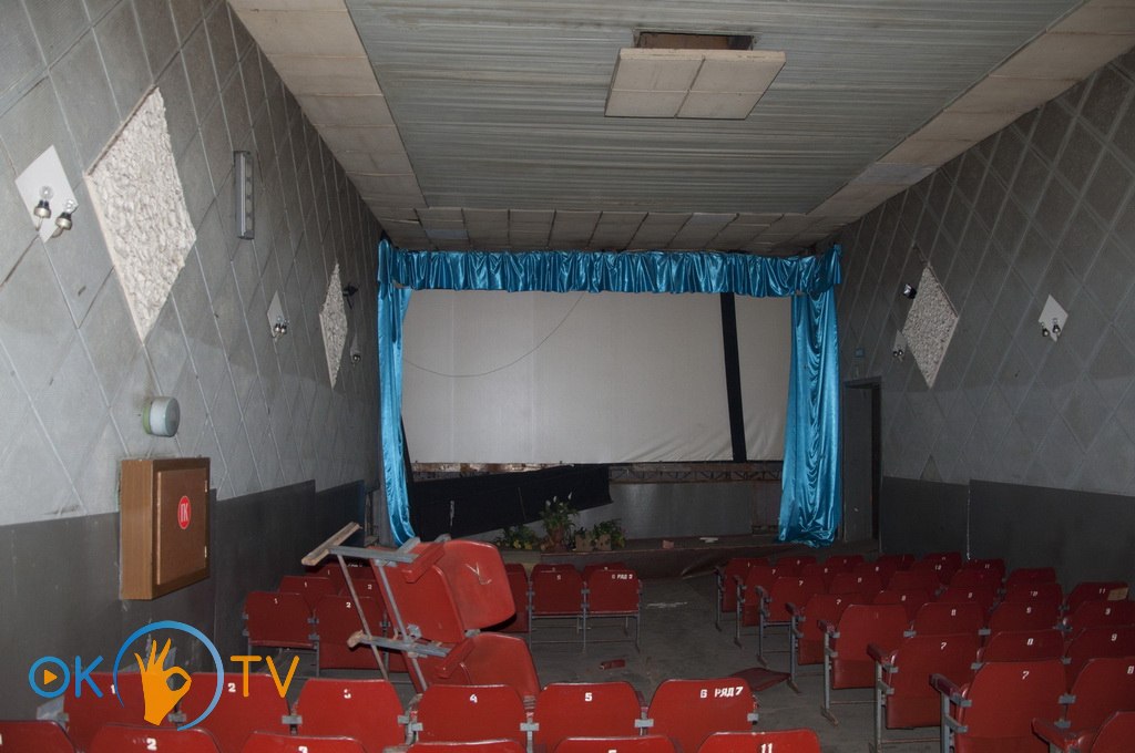 Зал          кинотеатра          вскоре          после          закрытия