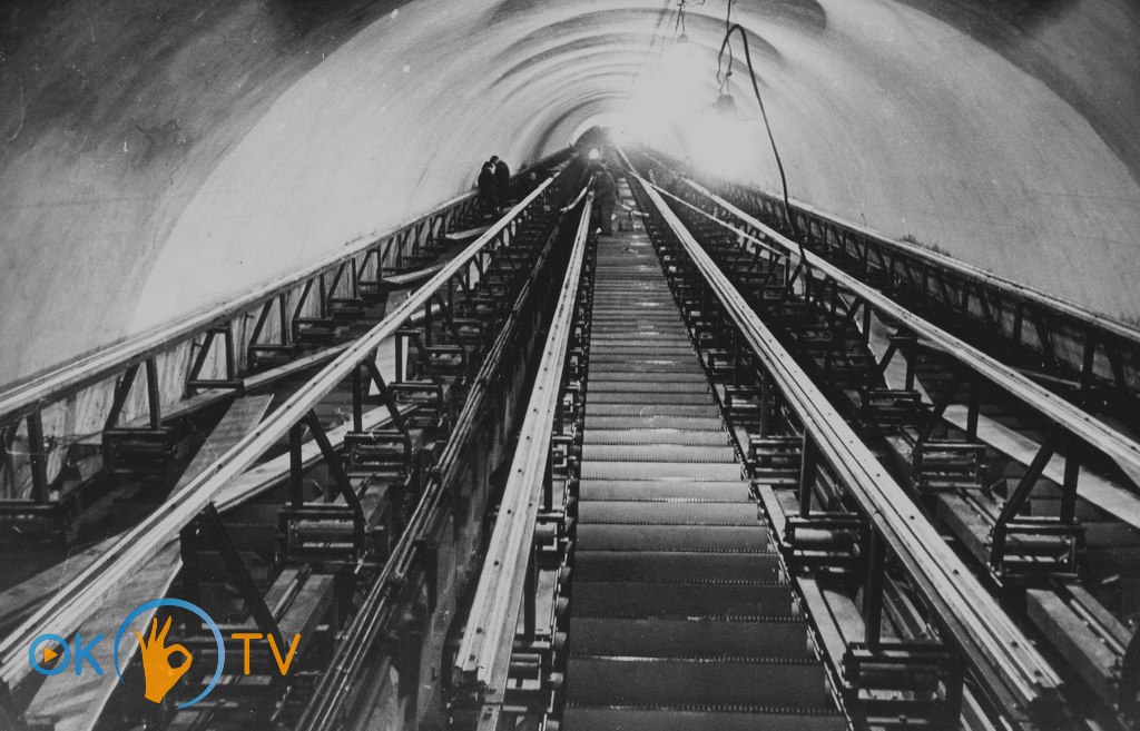 Монтаж          ескалаторів          на          станції          Хрещатик.          Січень          1960          року