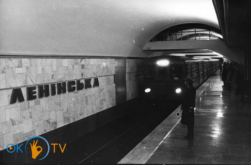 Поезд          на          станции          Ленинская.          Октябрь          1987          года