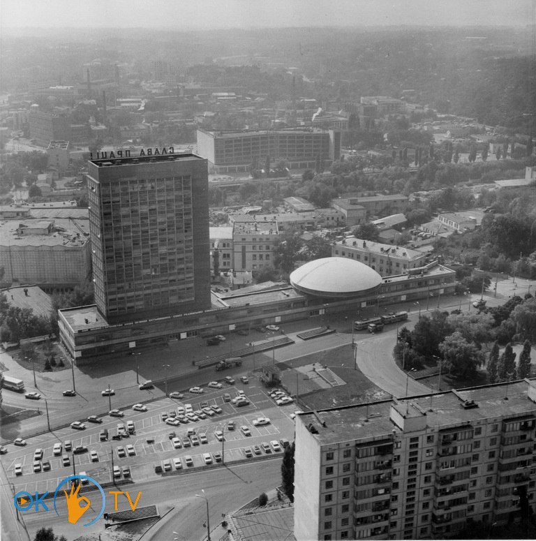 Вид          площади          Дзержинского          с          высоты          птичьего          полета.          1980-е          годы