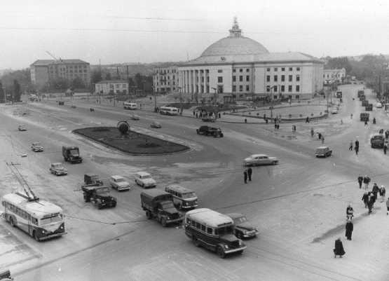 Площадь Победы – деловой центр исторического города