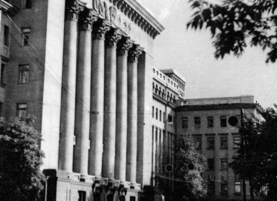 Администрация Президента Украины – главная достопримечательность на Банковой