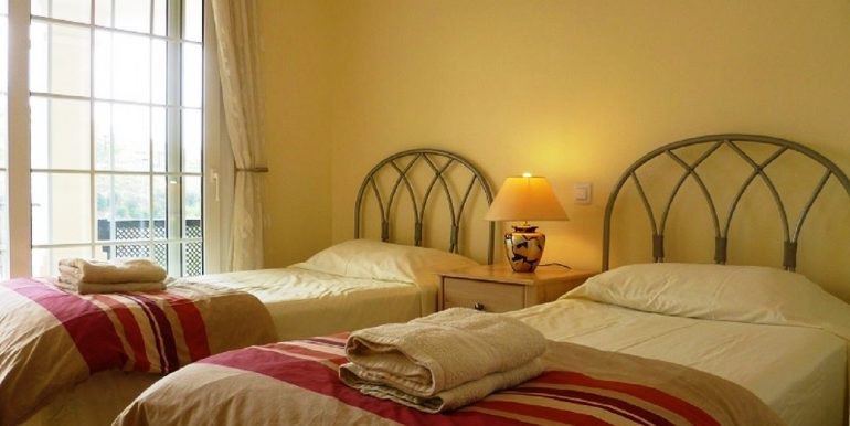 Комфортная вилла с 4 спальнями в 2 км от пляжа, Марбелья (Marbella)  фото 15