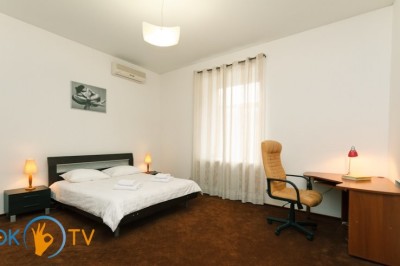 квартира                            подобово - Київ, Шевченківський район, вул. Хрещатик, 15