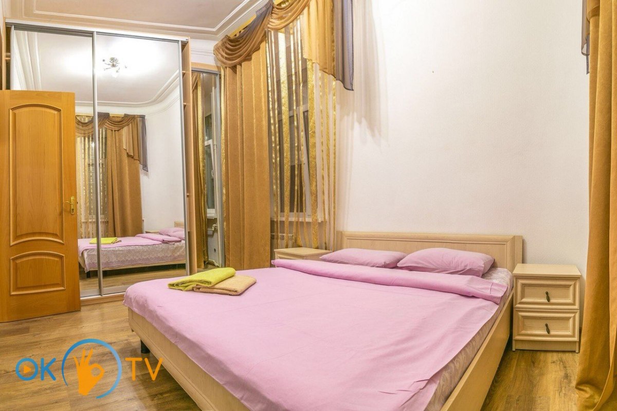 Трехкомнатная квартира посуточно в центре Киева фото 3