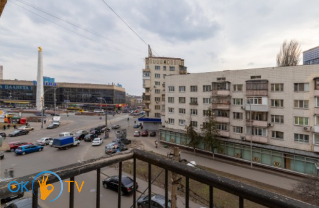 Однокомнатная квартира посуточно в Киеве с прекрасным видом на площадь фото 13