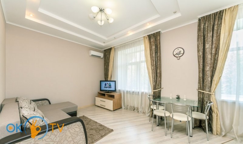 Двухкомнатная квартира-люкс посуточно в центре Киева возле площади Льва Толстого фото 5