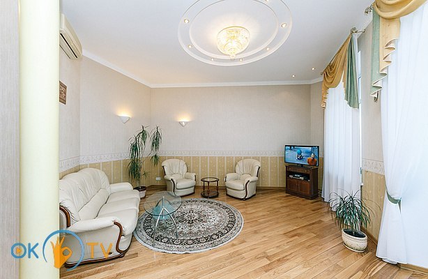 Трехкомнатная квартира посуточно в центре Киева фото 6