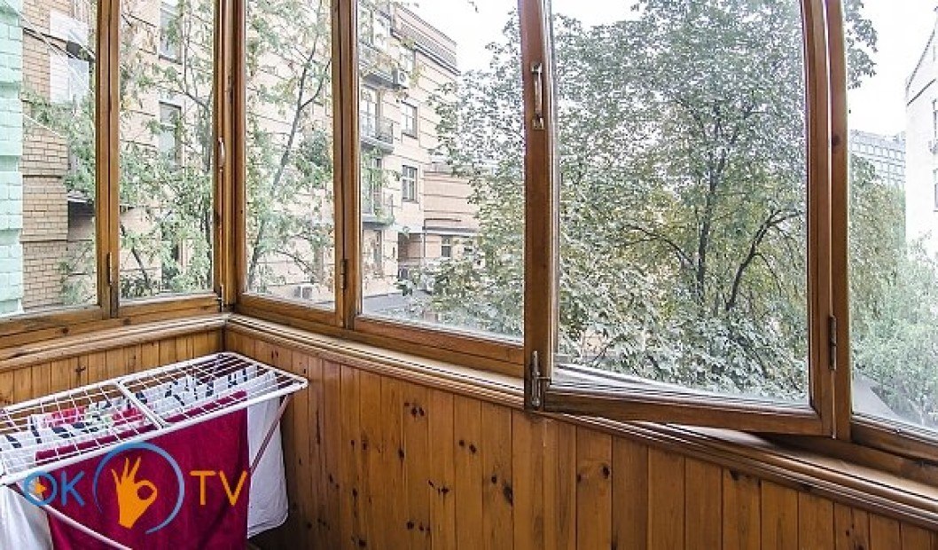 Однокомнатная квартира в старинном доме в Киеве фото 9
