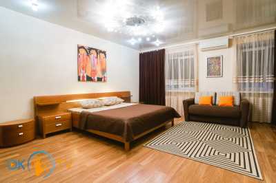 квартира посуточно - Днепр (Днепропетровск), Центральный район, ул. Староказацкая, 82 - фото 1